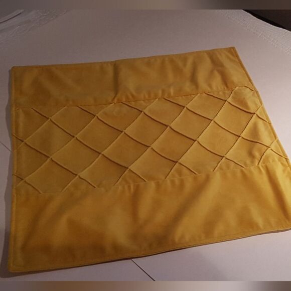 LUTANKY *BNIB* Yellow Velvet Pillow Case ** Stunning! - Picture 4 of 8